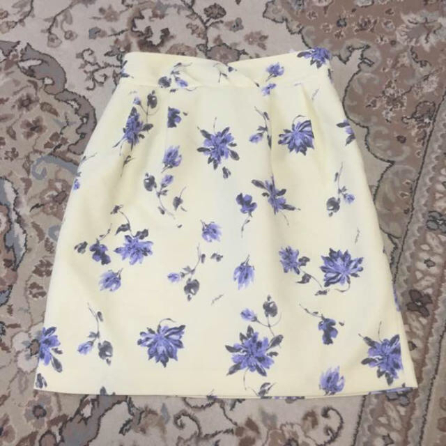 Noela(ノエラ)のnoela♡♡イエロー♡花柄タイトスカート レディースのスカート(ミニスカート)の商品写真