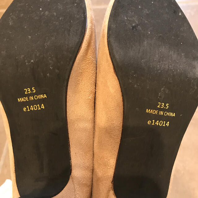 スエードパンプス 23.5センチ　ベージュ レディースの靴/シューズ(ハイヒール/パンプス)の商品写真