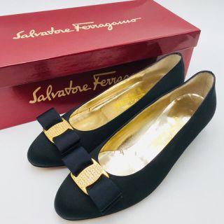 サルヴァトーレフェラガモ(Salvatore Ferragamo)のサルヴァトーレフェラガモ ヴァラ ブラック パンプス 21.5cm 超美品(ハイヒール/パンプス)