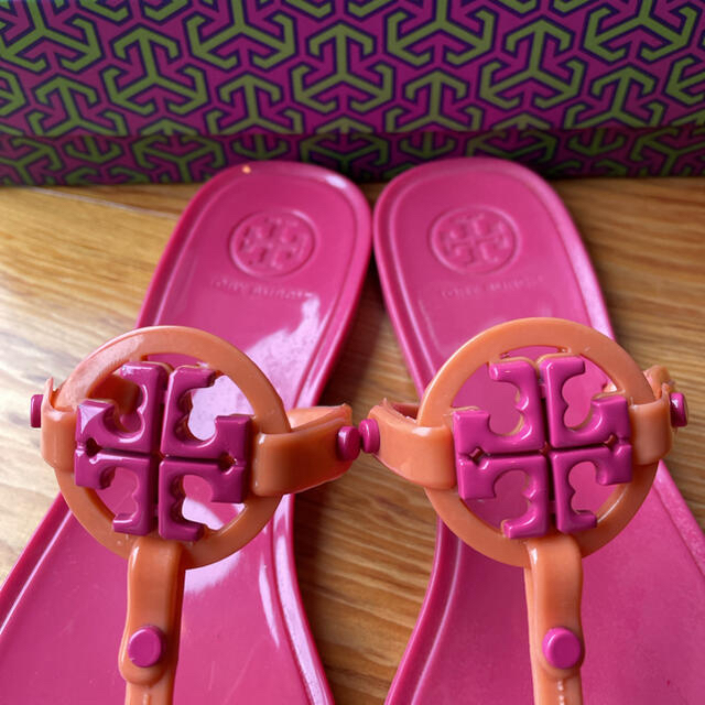 Tory Burch(トリーバーチ)のTory Burch【即納】トリーバーチ サンダル 22.5cm ビーチサンダル レディースの靴/シューズ(サンダル)の商品写真