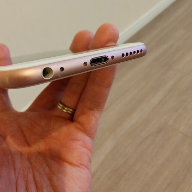 iPhone(アイフォーン)のiPhone6s ローズゴールド 64GB スマホ/家電/カメラのスマートフォン/携帯電話(スマートフォン本体)の商品写真