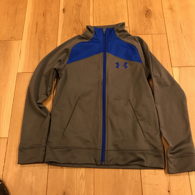 UNDER ARMOUR(アンダーアーマー)のアンダーアーマーキッズジャージ上下　YMD 135-145cm キッズ/ベビー/マタニティのキッズ服男の子用(90cm~)(ジャケット/上着)の商品写真