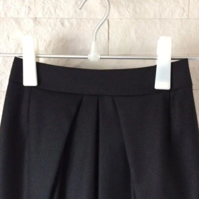 INDIVI(インディヴィ)のINDIVI (インディヴィ) スカート　黒　美品　送料無料 レディースのスカート(ひざ丈スカート)の商品写真