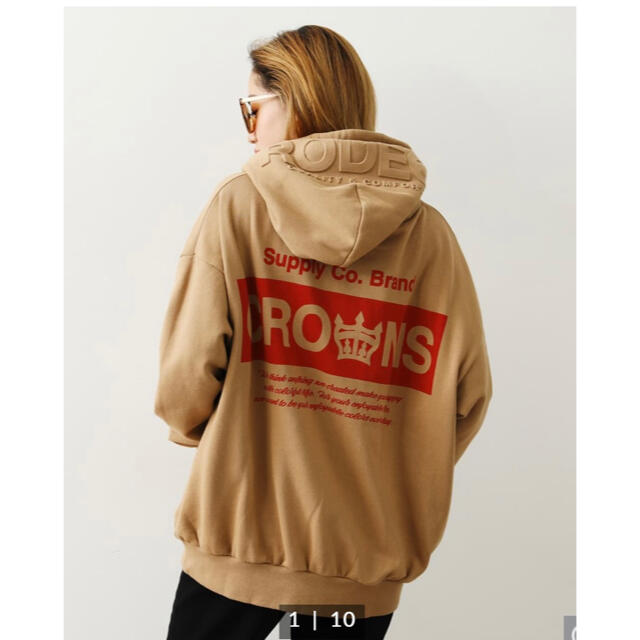 RODEO CROWNS WIDE BOWL(ロデオクラウンズワイドボウル)の❤RODEO CROWNS新品未使用エンボスロゴパーカー❤ レディースのトップス(パーカー)の商品写真