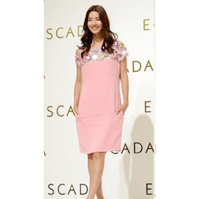 ESCADA(エスカーダ)のエスカーダーワンピース レディースのワンピース(ひざ丈ワンピース)の商品写真