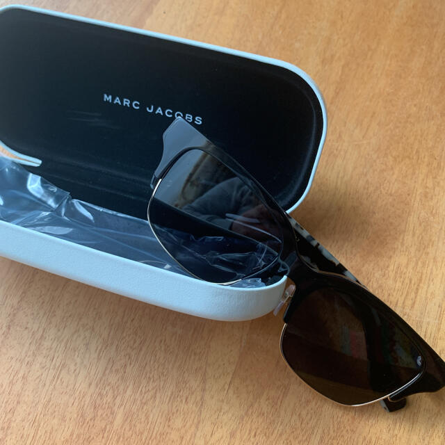 MARC JACOBS(マークジェイコブス)の4／9までの最終値！★新品Marc Jacobs マークジェイコブス サングラス レディースのファッション小物(サングラス/メガネ)の商品写真