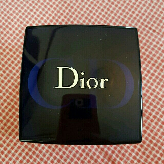 Christian Dior(クリスチャンディオール)のディオール　フェイスパウダー　新品 コスメ/美容のベースメイク/化粧品(フェイスパウダー)の商品写真