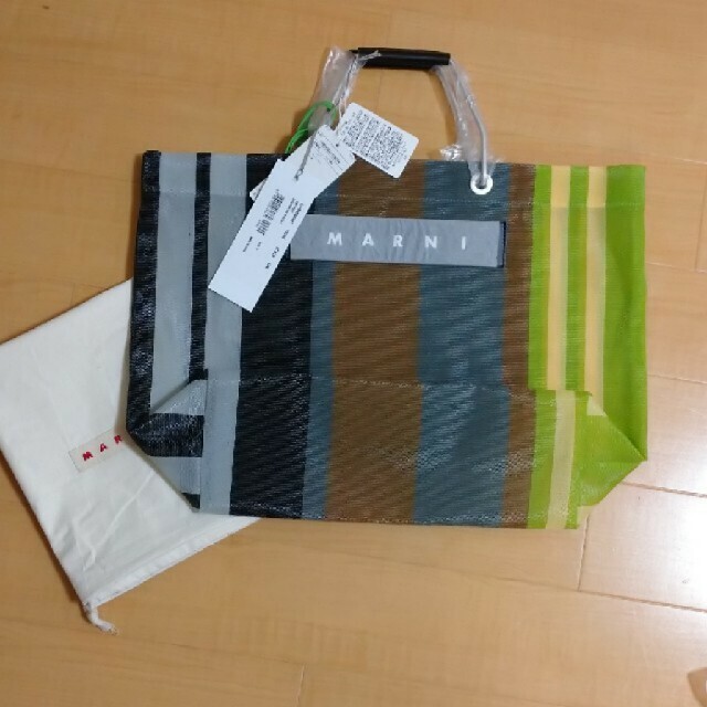 新品タグ付き マルニ ストライプバッグ ベージュ 新品タグ付き マルニ ストライプバッグ ベージュ