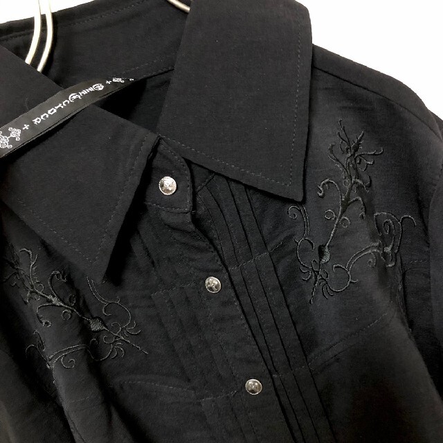 OZZON(オッズオン)の【Ozzcroce】Ozzon 刺繍 デザインシャツ 袖長め ストレッチ レディースのトップス(シャツ/ブラウス(長袖/七分))の商品写真