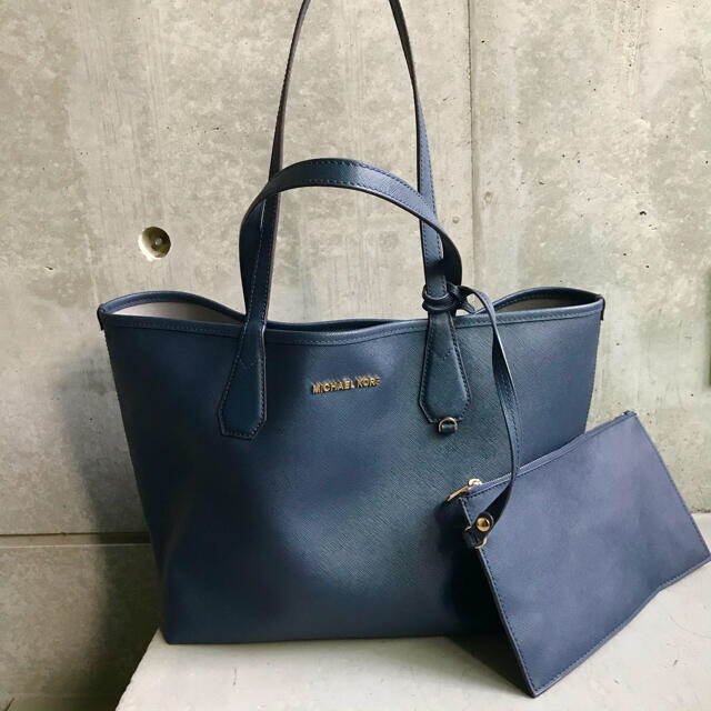 Michael Kors(マイケルコース)のマイケルコース　トートバッグ　［ネイビー］ レディースのバッグ(トートバッグ)の商品写真