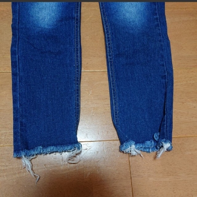 しまむら(シマムラ)の裾フリンジスキニーデニムパンツ レディースのパンツ(デニム/ジーンズ)の商品写真