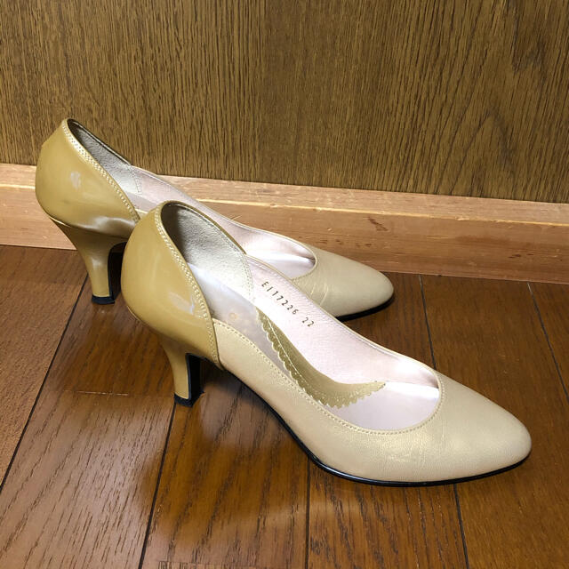 美品⭐︎EIZO ゴールドベージュ　パンプス　22cm 35 レディースの靴/シューズ(ハイヒール/パンプス)の商品写真
