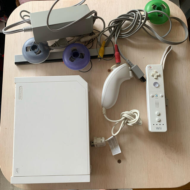 Wii(ウィー)のWii【中古品】 エンタメ/ホビーのゲームソフト/ゲーム機本体(家庭用ゲーム機本体)の商品写真