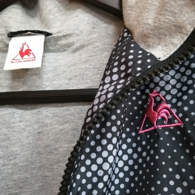 le coq sportif(ルコックスポルティフ)のチェリー様専用　ル　コック　　スポルティフ　黒にグレードットパーカー レディースのジャケット/アウター(その他)の商品写真