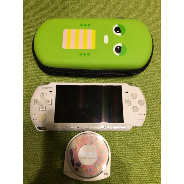 PlayStation Portable(プレイステーションポータブル)のpsp3000 パールホワイト エンタメ/ホビーのゲームソフト/ゲーム機本体(携帯用ゲーム機本体)の商品写真