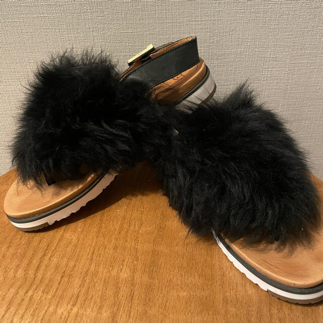 UGG ファー付き サンダル ブラック 23.5cm - サンダル