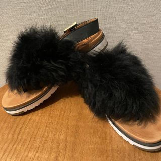 アグ(UGG)のUGG ファー付き サンダル ブラック 23.5cm(サンダル)