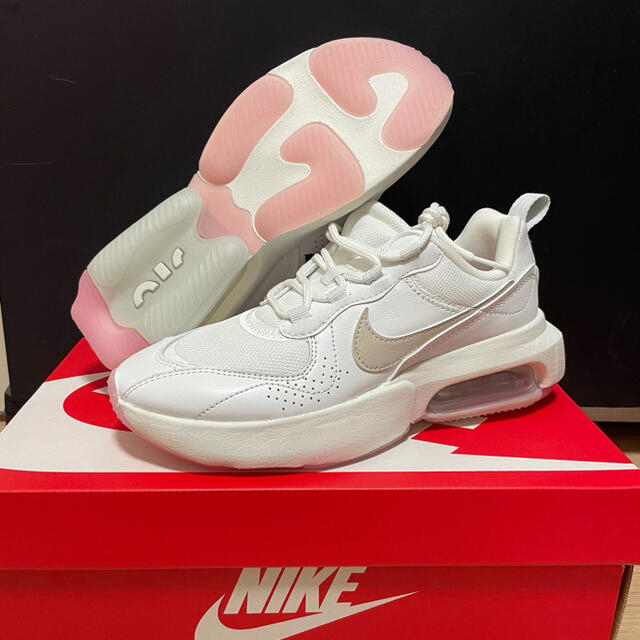 NIKE(ナイキ)の新品　ナイキ エアマックス ヴェローナ 24.0 AIRMAX VERONA レディースの靴/シューズ(スニーカー)の商品写真