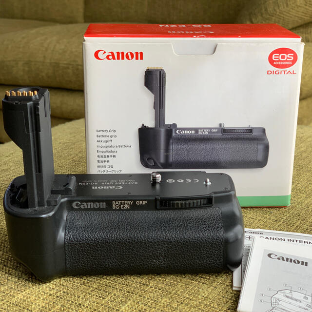 Canon(キヤノン)のCanon キャノン　バッテリーグリップ　BG-E2N スマホ/家電/カメラのカメラ(その他)の商品写真