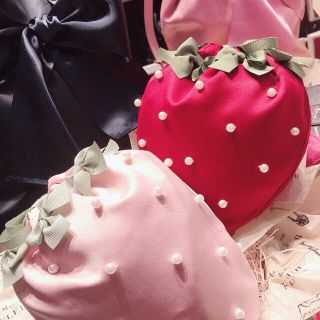 メゾンドフルール(Maison de FLEUR)の新品 メゾンドフルール♡いちご巾着 レッド(ポーチ)