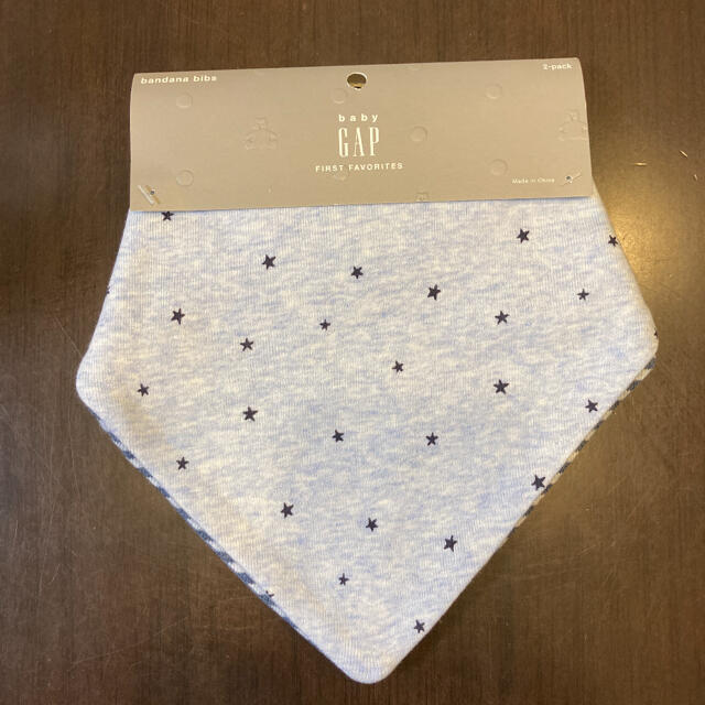 babyGAP(ベビーギャップ)の【未使用】babygap スタイ2枚セット キッズ/ベビー/マタニティのこども用ファッション小物(ベビースタイ/よだれかけ)の商品写真