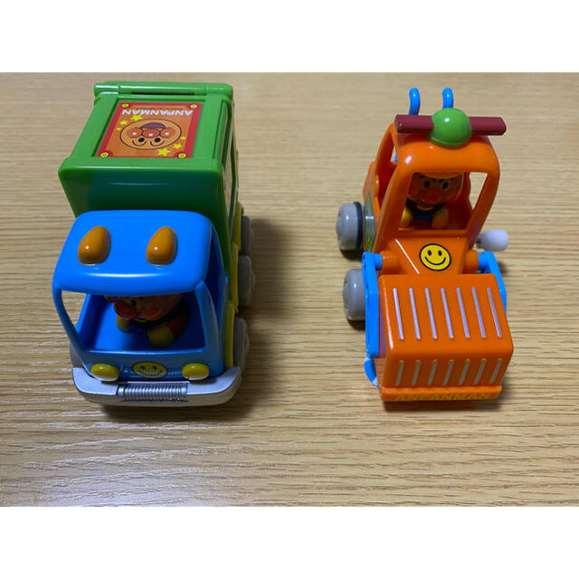 アンパンマン(アンパンマン)のアンパンマン  働く車 2個セット キッズ/ベビー/マタニティのおもちゃ(電車のおもちゃ/車)の商品写真
