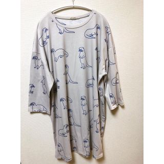 メルロー(merlot)のカワウソ柄ロングTシャツワンピ(ひざ丈ワンピース)