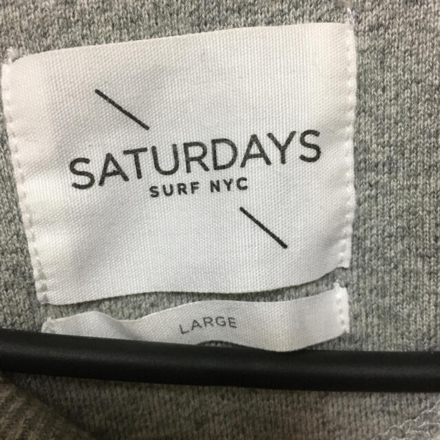 SATURDAYS SURF NYC(サタデーズサーフニューヨークシティー)のSATURDAYS 灰色スウェット メンズのトップス(スウェット)の商品写真