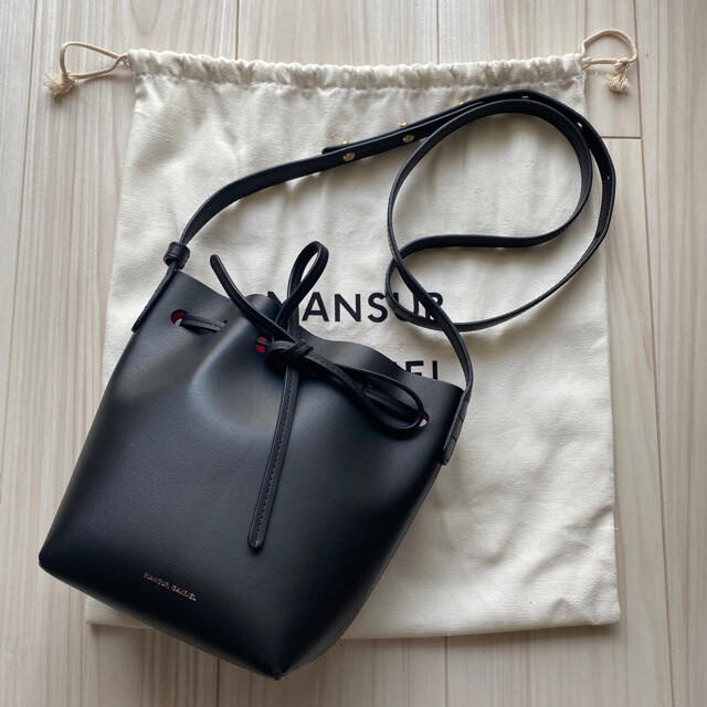 MANSUR GAVRIEL(マンサーガブリエル)のMANSUR GAVRIEL MINI MINI バケットバッグ ブラック×赤 レディースのバッグ(ショルダーバッグ)の商品写真