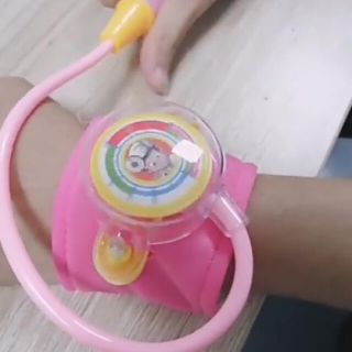 【即日発送】血圧計のおもちゃ ピンク色 お医者さんごっこ クルクル回る(知育玩具)