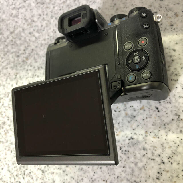 Canon EOS M5 完動　超美品　チルト機構！