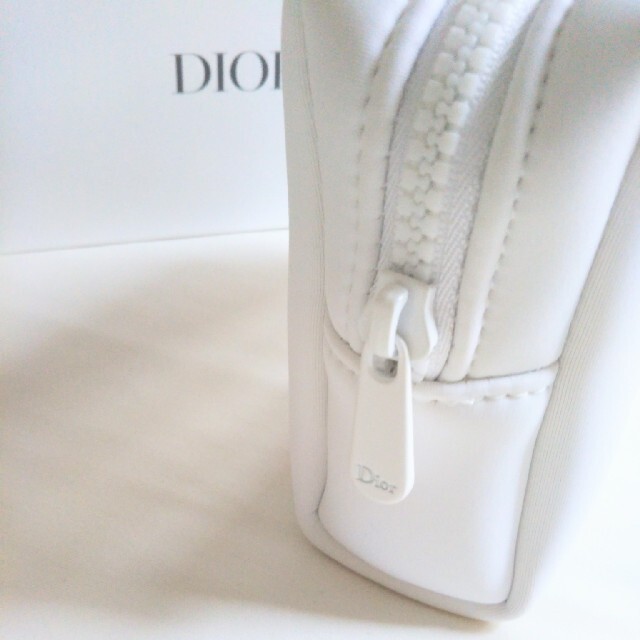 Dior(ディオール)のかもめ様専用　　ディオール　スノー　UV　オファー コスメ/美容のベースメイク/化粧品(その他)の商品写真