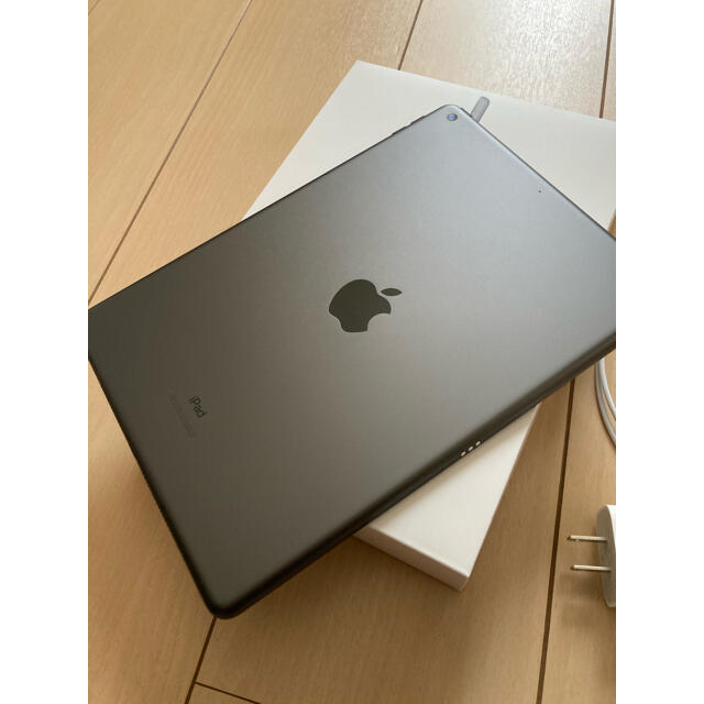 Apple(アップル)のApple iPad 第8世代 32GB WiFiモデル スマホ/家電/カメラのPC/タブレット(タブレット)の商品写真