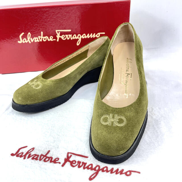 Salvatore Ferragamo(サルヴァトーレフェラガモ)の【超美品】フェラガモ ガンチーニ スウェード フラットシューズ フラットパンプス レディースの靴/シューズ(ハイヒール/パンプス)の商品写真