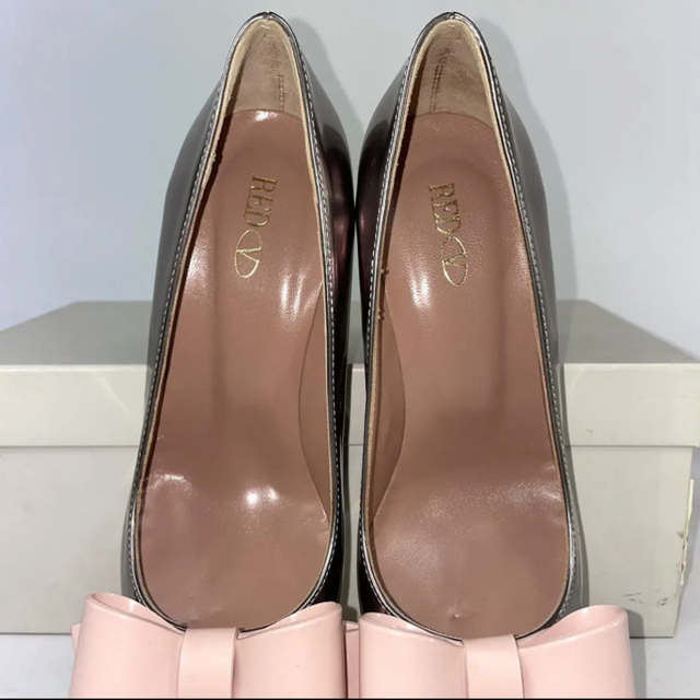 RED VALENTINO(レッドヴァレンティノ)の【未使用】レッド ヴァレンティノ ポインテッドトゥ リボン ヒール パンプス レディースの靴/シューズ(ハイヒール/パンプス)の商品写真