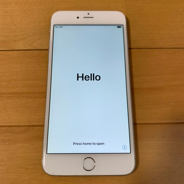 iPhone(アイフォーン)のiPhone 6 Plus Silver 16 GB au ジャンク スマホ/家電/カメラのスマートフォン/携帯電話(スマートフォン本体)の商品写真