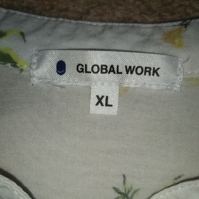 GLOBAL WORK(グローバルワーク)のGLOBAL WORK 花柄シャツ　XXL キッズ/ベビー/マタニティのキッズ服女の子用(90cm~)(Tシャツ/カットソー)の商品写真