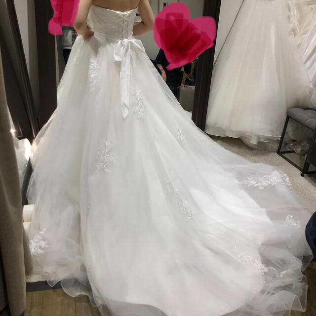 with a white オーバースカート-