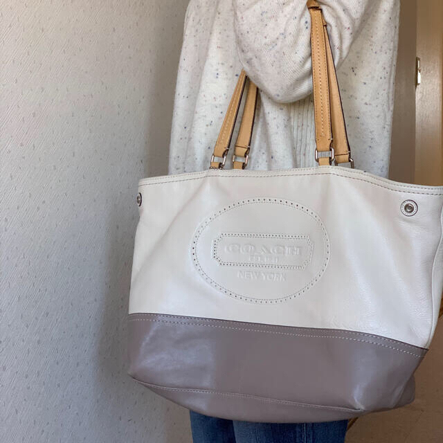 COACH 革トートバッグ　内側ポケット2つ付き