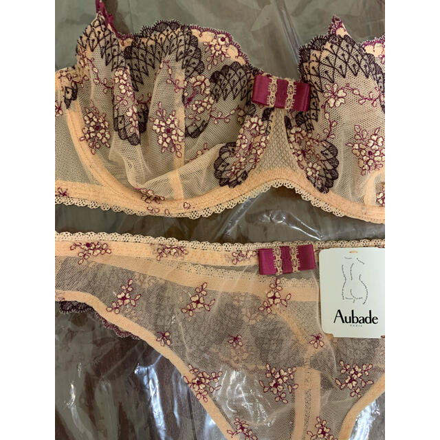 LA PERLA(ラペルラ)のAUBADEオーバドゥLA BELLE GALANTE 75D/3 3.5万 レディースの下着/アンダーウェア(ブラ&ショーツセット)の商品写真