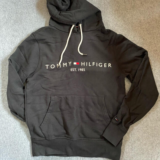 TOMMY HILFIGER - TOMMY ブラック パーカーの通販 by せいちゃんぽん's shop｜トミーヒルフィガーならラクマ