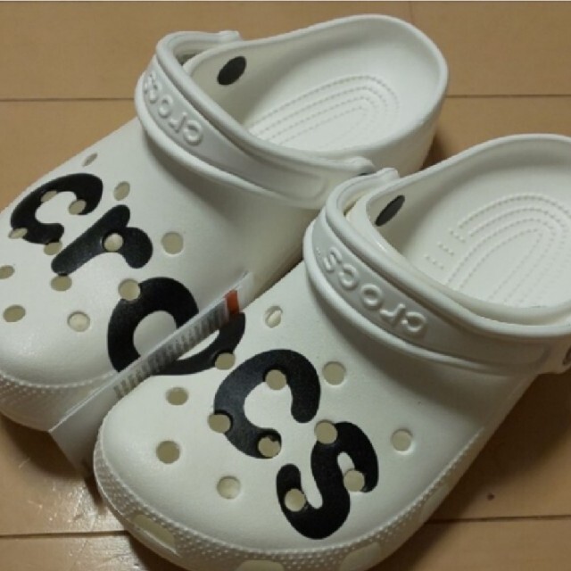 crocs(クロックス)の残1 crocs サンダル 白 24 レディースの靴/シューズ(サンダル)の商品写真