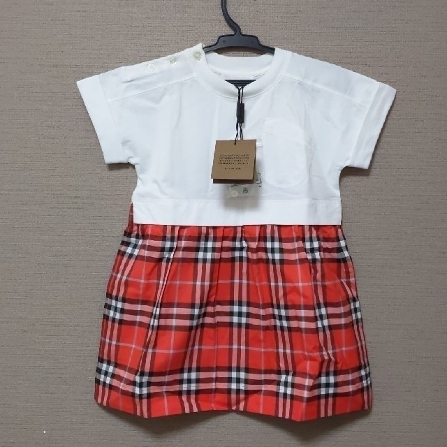 BURBERRY(バーバリー)のバーバリー　4y ワンピース3点　新品 キッズ/ベビー/マタニティのキッズ服女の子用(90cm~)(ワンピース)の商品写真