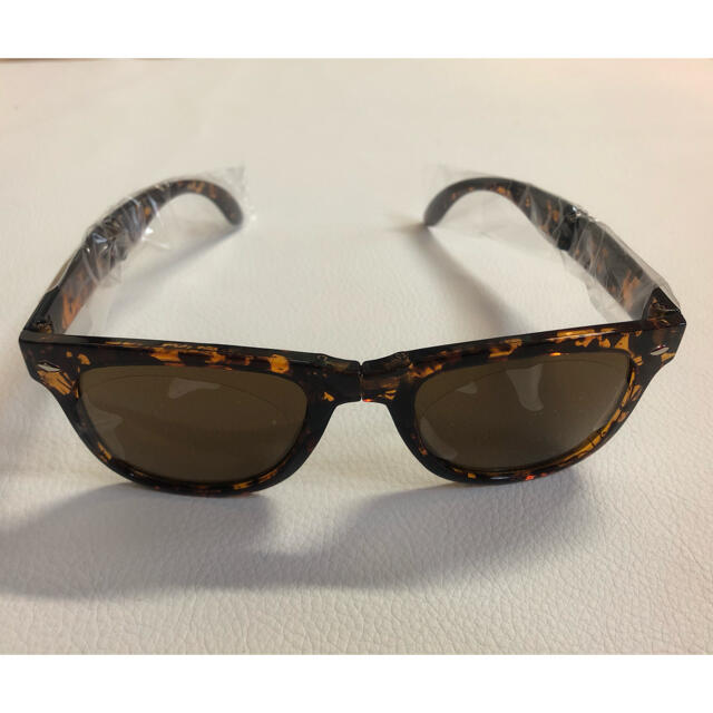 【新品未使用】折りたたみサングラス ケース付コンパクト メンズのファッション小物(サングラス/メガネ)の商品写真