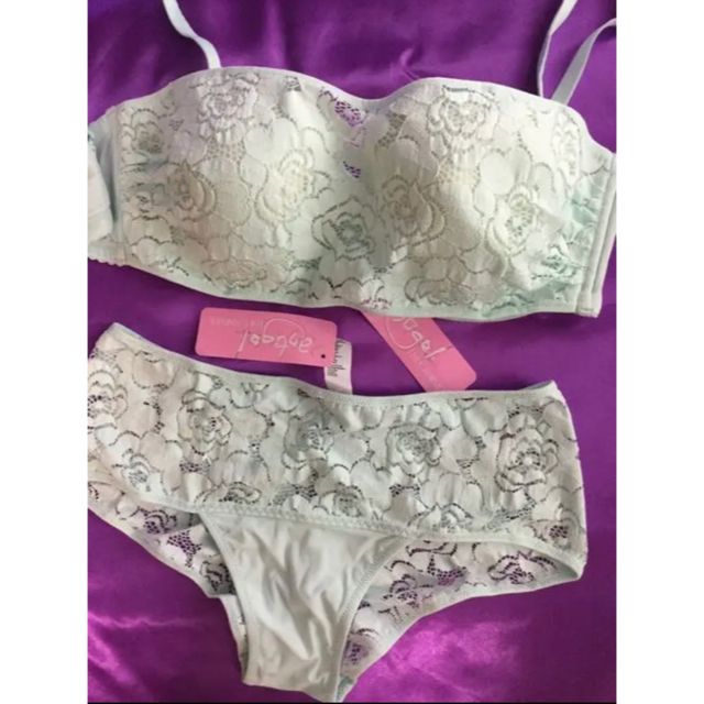 Simone Perele(シモーヌペレール)のANTIGELアンティジェルSWEET LACE 80D/2 レディースの下着/アンダーウェア(ブラ&ショーツセット)の商品写真