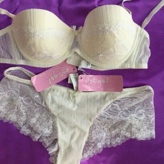 シモーヌペレール(Simone Perele)のANTIGELアンティジェルLE TEMS DES AMOUR 70B/2(ブラ&ショーツセット)