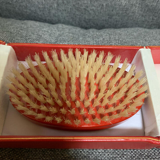 Supreme(シュプリーム)のsupreme Kent Military Hairbrush red 赤 コスメ/美容のヘアケア/スタイリング(ヘアブラシ/クシ)の商品写真