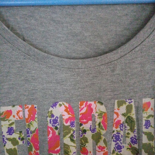 ロングＴシャツ　グレー　体型カバー レディースのトップス(Tシャツ(長袖/七分))の商品写真