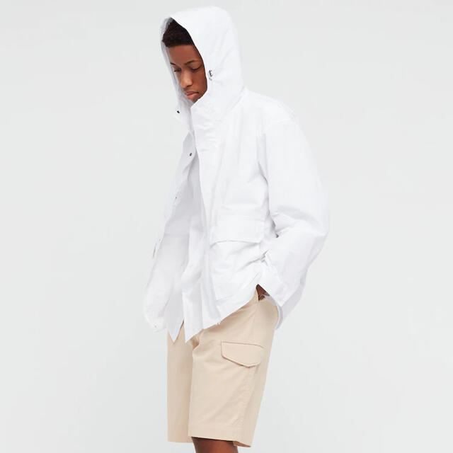 UNIQLO(ユニクロ)のオーバーサイズマウンテンパーカ　ホワイト　Mサイズ メンズのジャケット/アウター(マウンテンパーカー)の商品写真