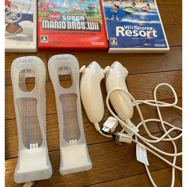 Wii(ウィー)の任天堂nintendo wii 一式 エンタメ/ホビーのゲームソフト/ゲーム機本体(家庭用ゲーム機本体)の商品写真